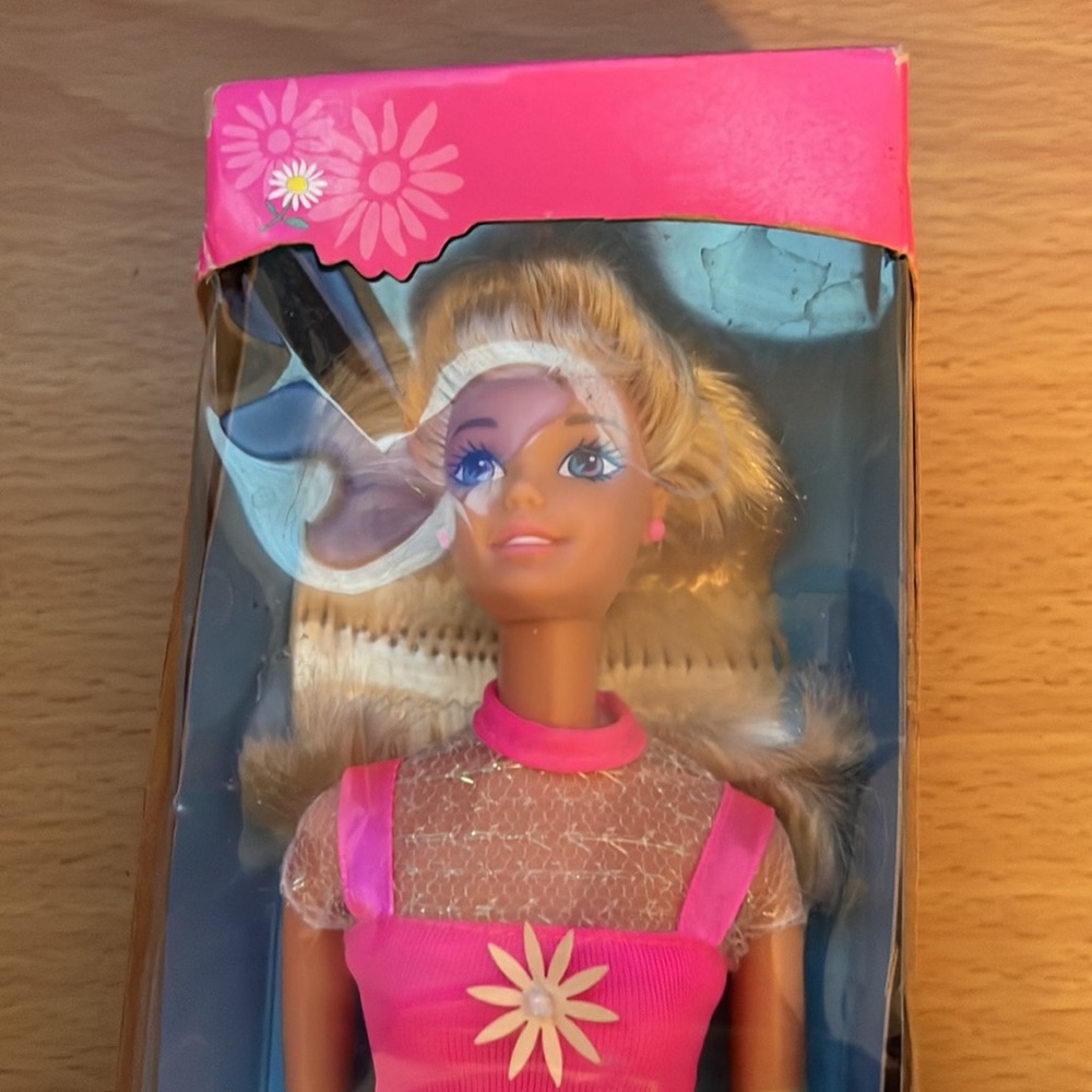 NIB Flower Fun Barbie - Picture 2 of 4